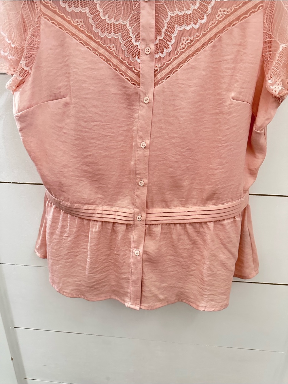 WHOWHATWEAR S Peplum yoke pink lace detail short sleeve ruffle waist button top - Picture 4 of 12
